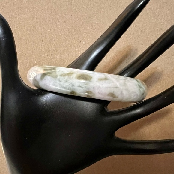 Jadeite Bangle with authentication card. - Picture 3 of 4